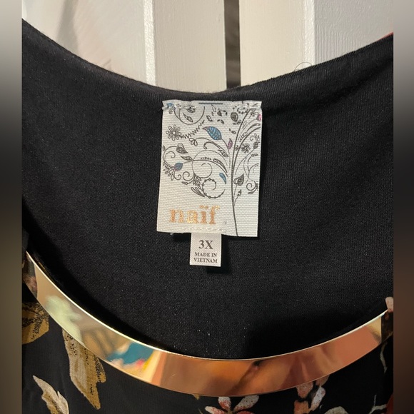 Black Sheath Top w/ Floral overlay in Peach and other tones. Metal collar piece. - Picture 3 of 4